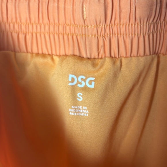 NWT DSG High Rise Stride Short - Picture 4 of 8